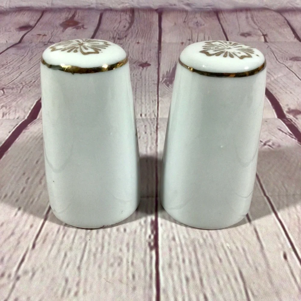 Vintage Ceramic Last Supper Salt and Pepper Shaker Pair Gold Gilt Made in Japan